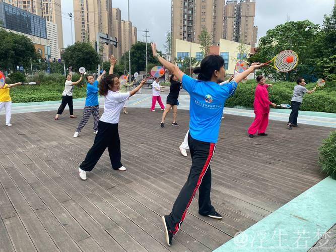 荆楚热潮涌动 万人共舞柔力球